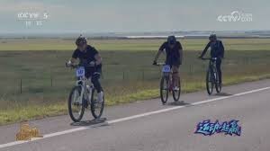 交流融洽！开拓者晒杨瀚森与昔日状元奥登合照