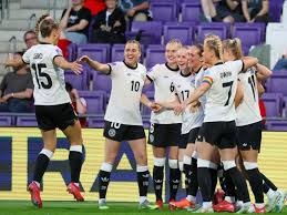 NBA罕见画面，罗德曼撤步三分命中，提前庆祝